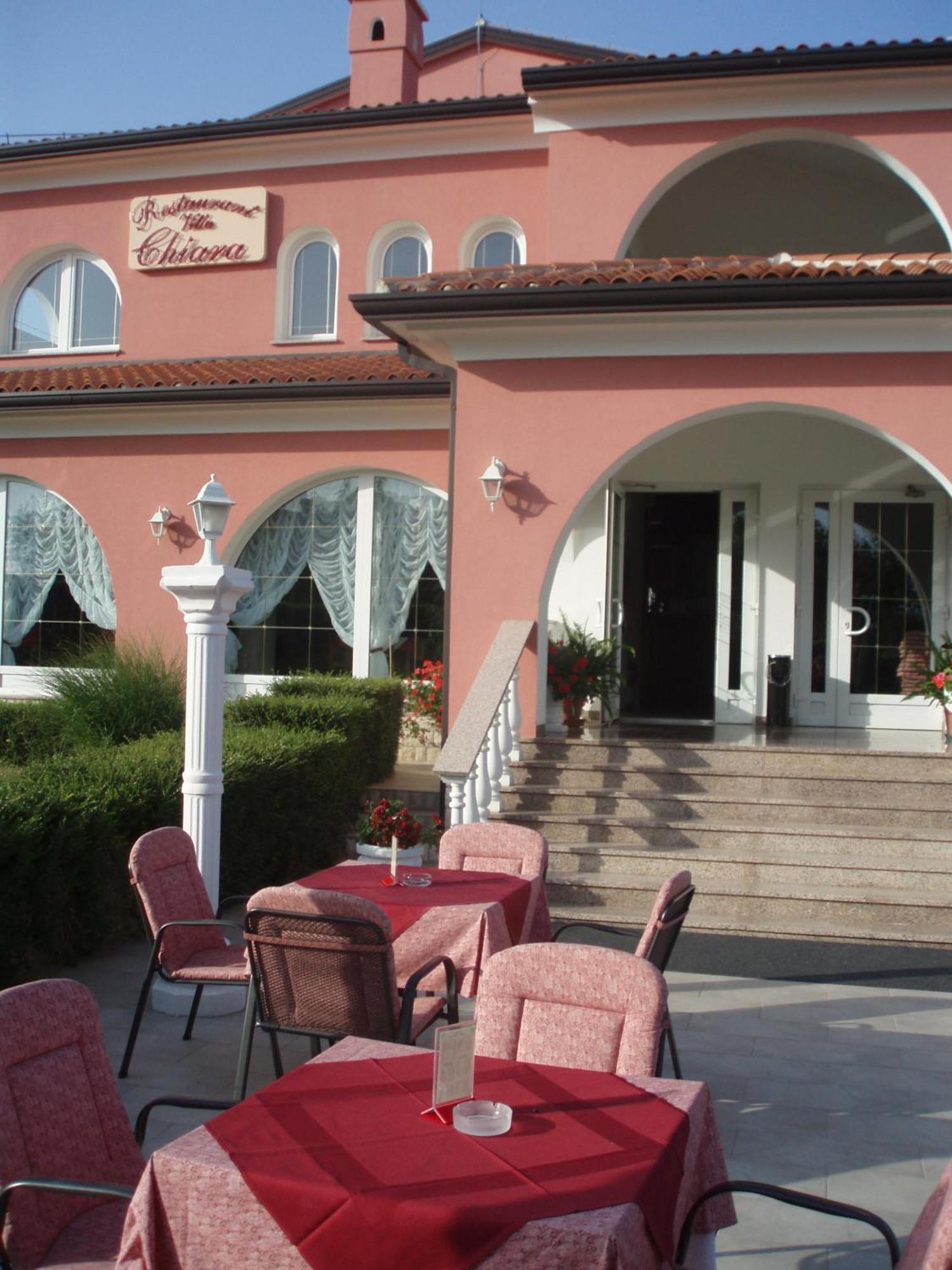 Apartments And Rooms Villa Chiara Krnica Exterior foto