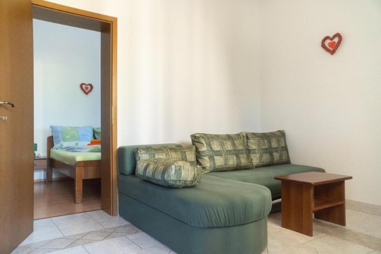 Apartments And Rooms Villa Chiara Krnica Exterior foto